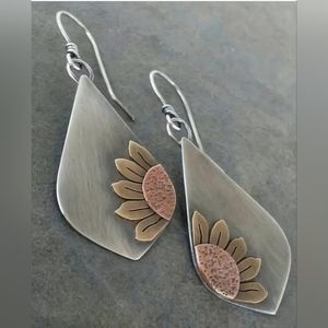 2/$15 3/$20 4/$25 Silvery Sunflower Pattern Lightweight Dangle‎ Earrings